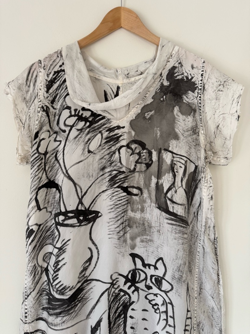 Skifo White Short-Sleeve Tunic Dress with Black Sketch Novelty Cat Print, Size M - Picture 7 of 12